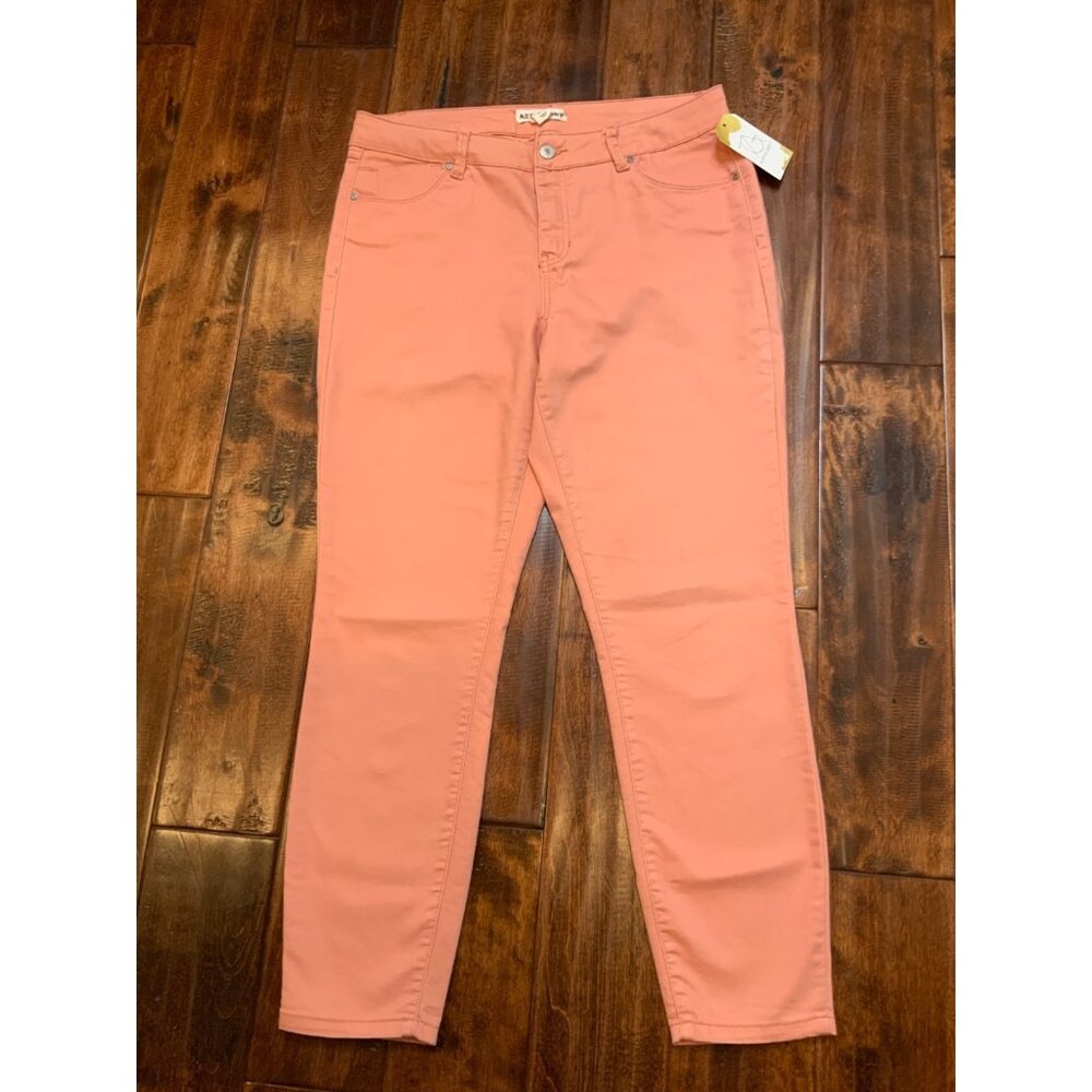 Artisan NY Pink Peach Tapered Leg Denim Ankle Jeans, Size 12